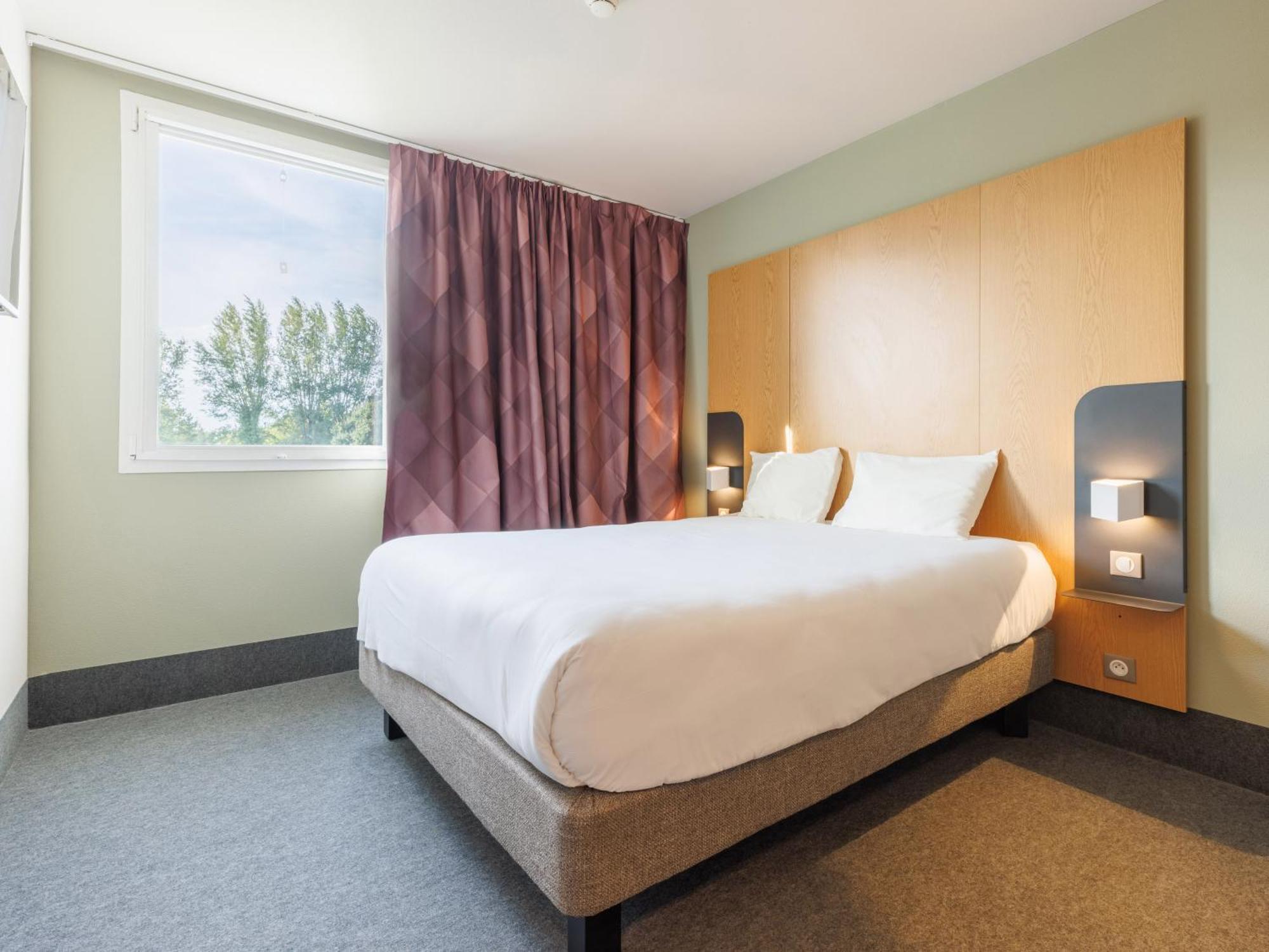 B&B Hotel Clermont-Ferrand Nord Riom Εξωτερικό φωτογραφία