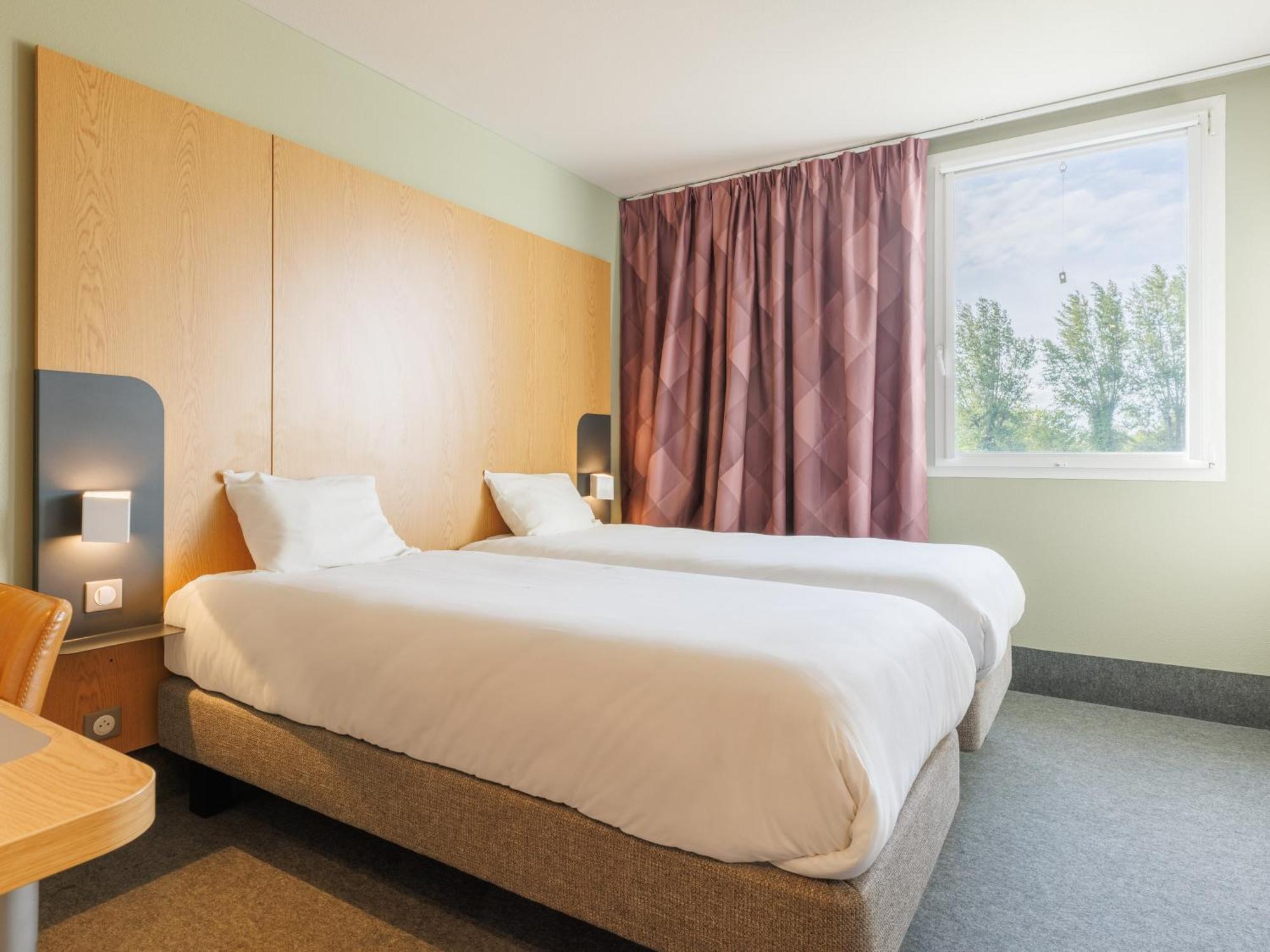 B&B Hotel Clermont-Ferrand Nord Riom Εξωτερικό φωτογραφία