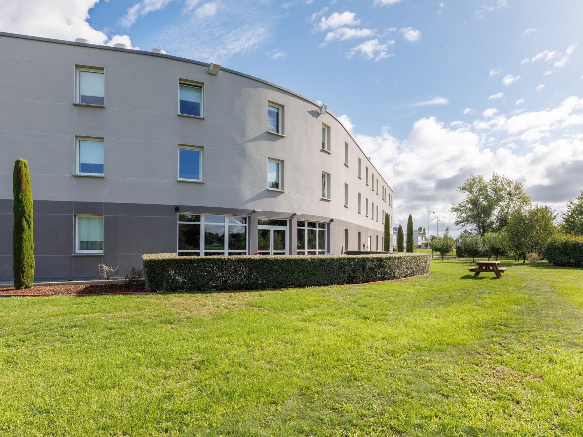 B&B Hotel Clermont-Ferrand Nord Riom Εξωτερικό φωτογραφία