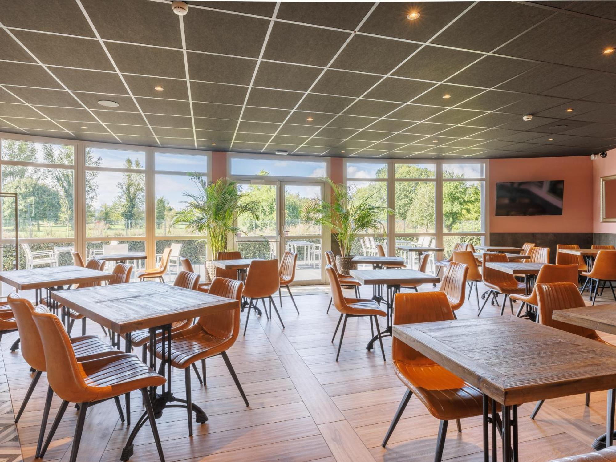 B&B Hotel Clermont-Ferrand Nord Riom Εξωτερικό φωτογραφία