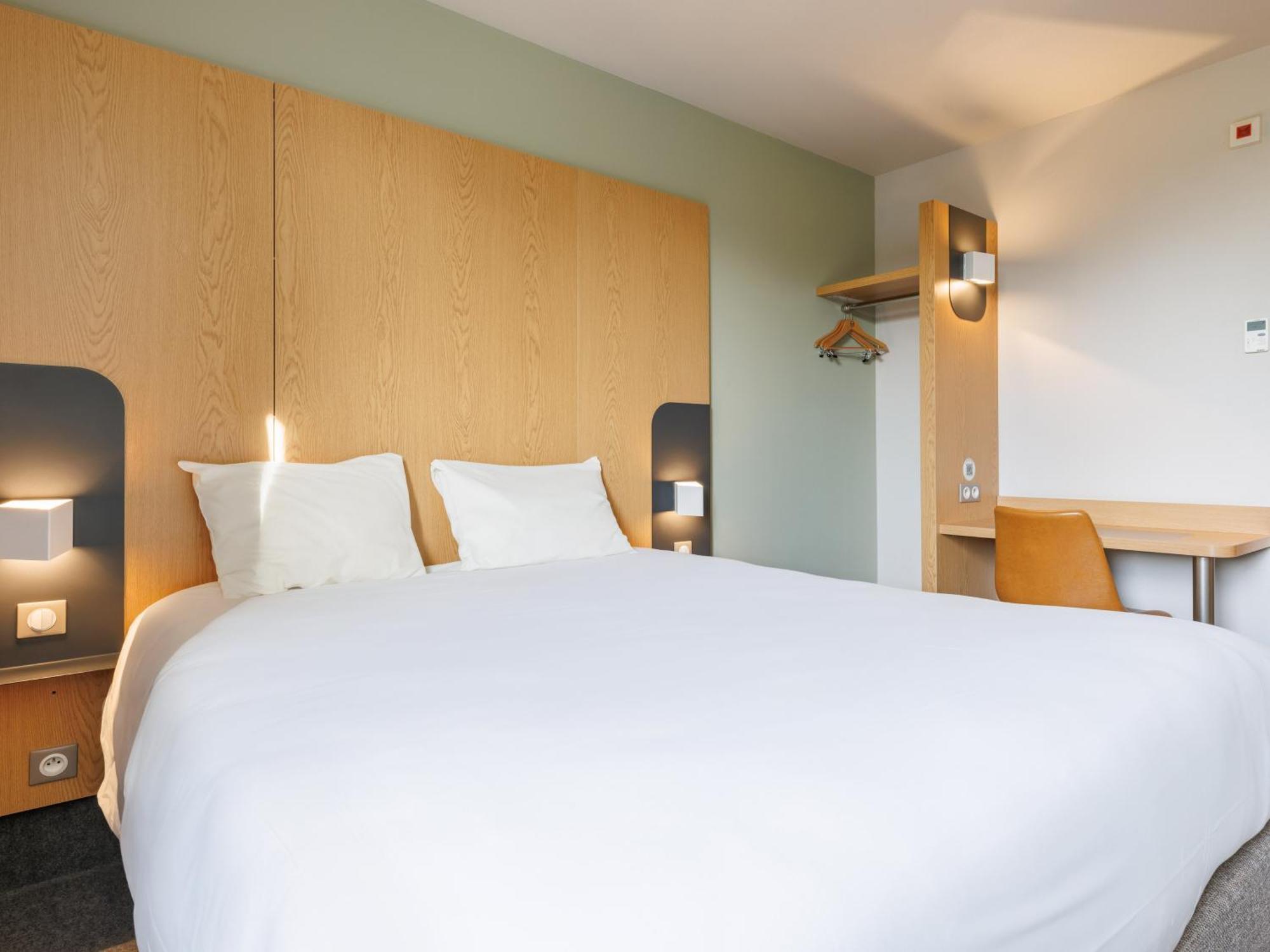 B&B Hotel Clermont-Ferrand Nord Riom Εξωτερικό φωτογραφία