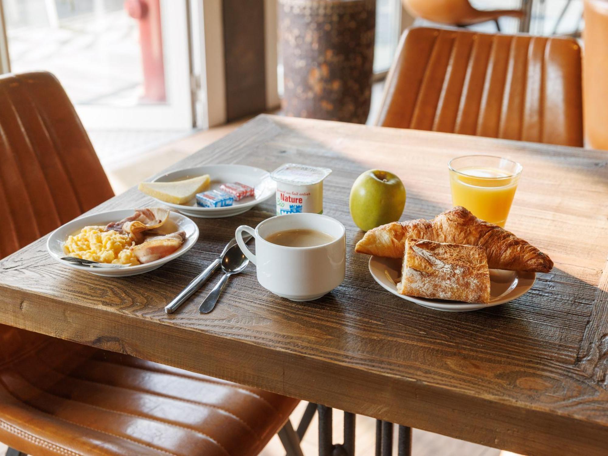 B&B Hotel Clermont-Ferrand Nord Riom Εξωτερικό φωτογραφία