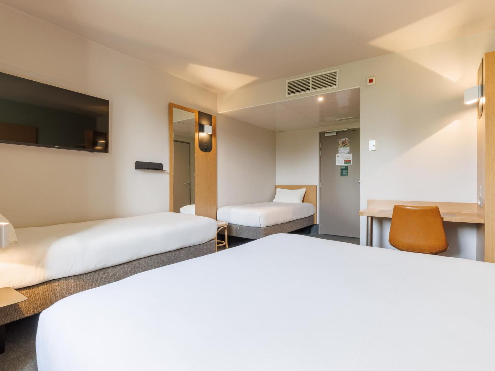 B&B Hotel Clermont-Ferrand Nord Riom Εξωτερικό φωτογραφία