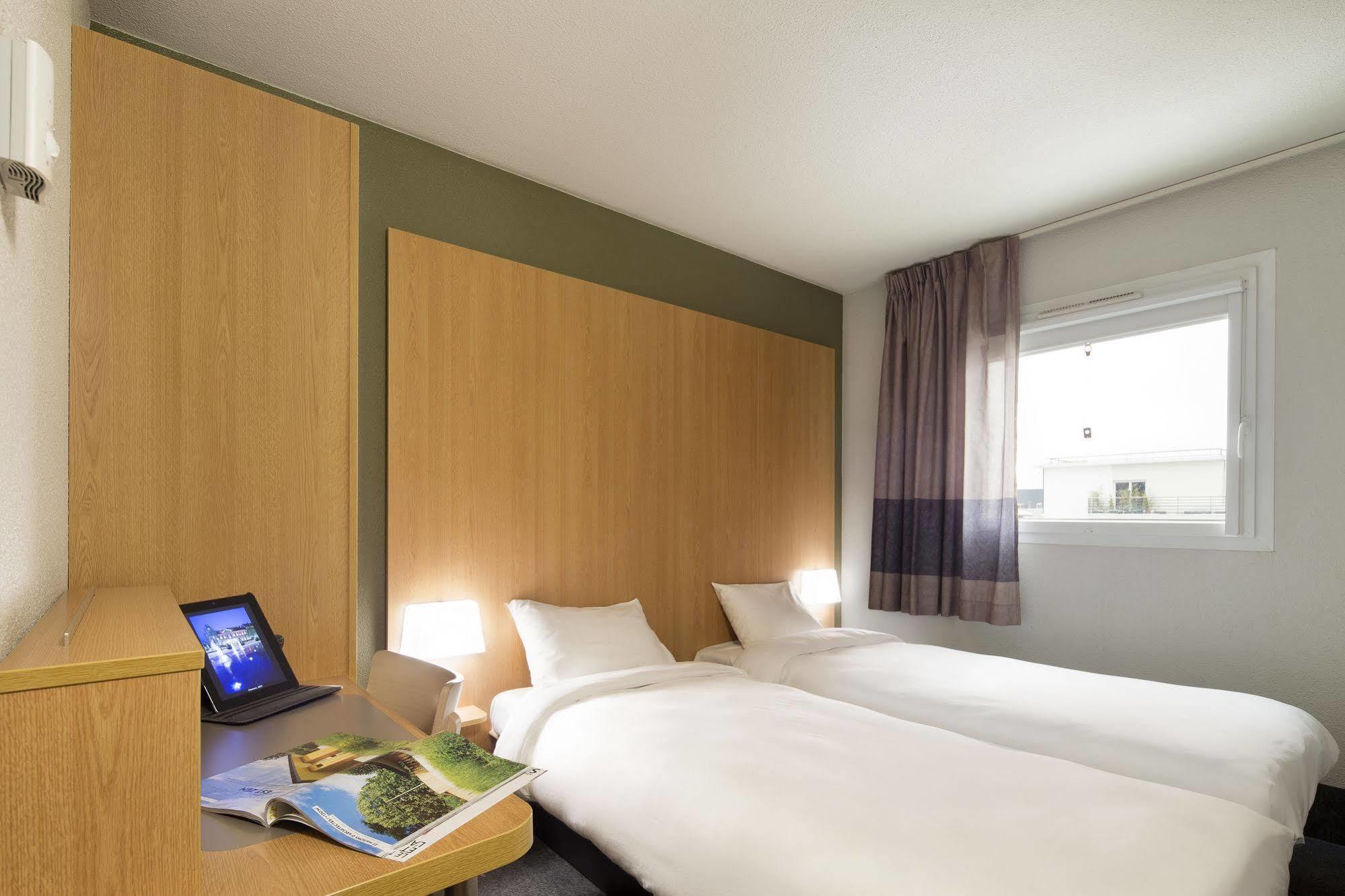 B&B Hotel Clermont-Ferrand Nord Riom Εξωτερικό φωτογραφία